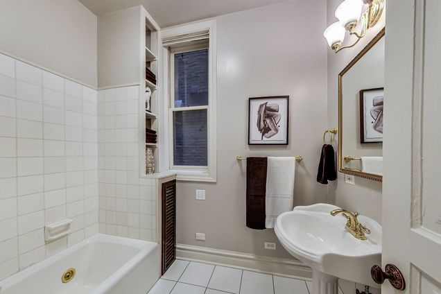 1325 N Dearborn Parkway Unit 2 - Photo 15 of 21