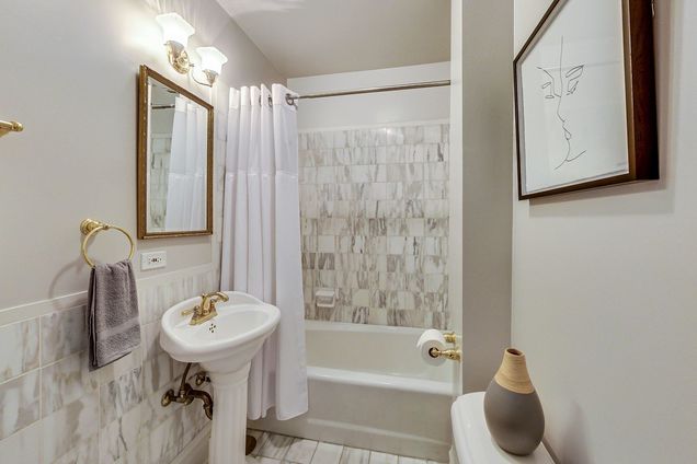 1325 N Dearborn Parkway Unit 2 - Photo 18 of 21