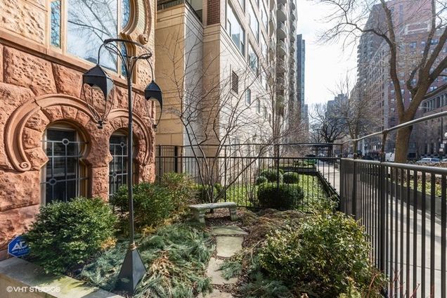 1325 N Dearborn Parkway Unit 2 - Photo 19 of 21