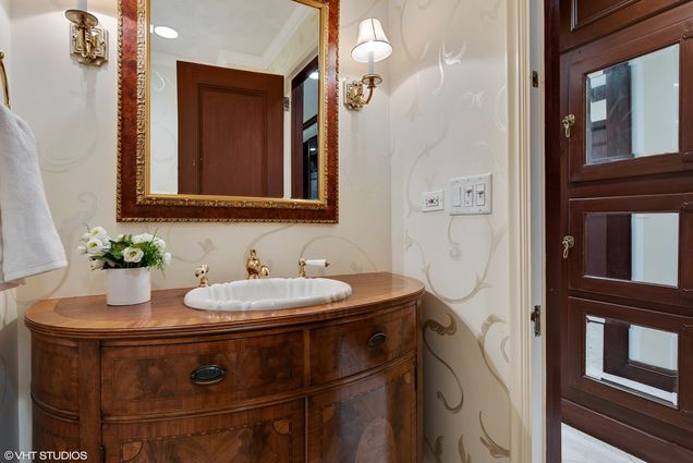 999 N Lake Shore Drive Unit 2C - Photo 11 of 36