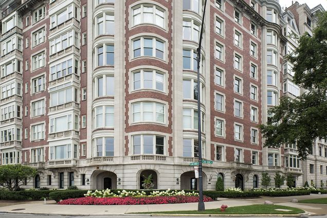 999 N Lake Shore Drive Unit 2C - Photo 1 of 36