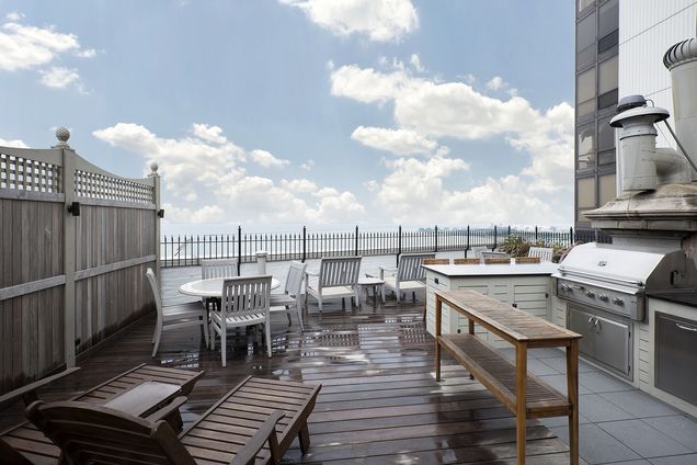 999 N Lake Shore Drive Unit 2C - Photo 33 of 36