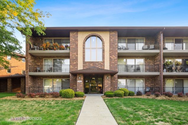 7535 Sheridan Drive Unit 2-1A Willowbrook, IL Condo Sold - Photo 1 of 13. Opens carousel modal