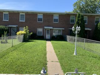 256 W 46th Place