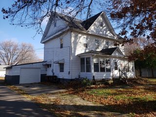 208 E 2nd Street