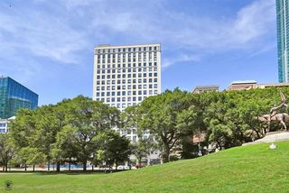 910 S Michigan Avenue Unit 801