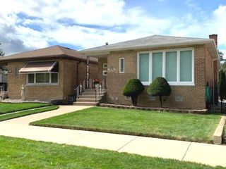 9806 S Escanaba Avenue