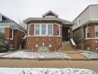 6043 S Maplewood Avenue