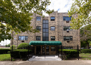 6350 N Hoyne Avenue Unit 106