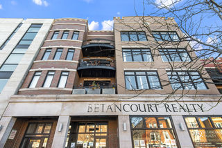 2041 W Division Street Unit 302