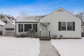 233 W Russell Street