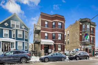 1949 W Roscoe Street Unit 2C
