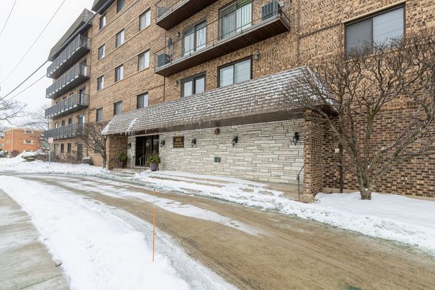 960 S Des Plaines River Road Unit 604 Des Plaines, IL Condo Sold - Photo 1 of 22. Opens carousel modal