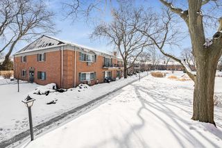710 E Algonquin Road Unit 209