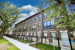 2755 W 37th Place