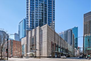 512 N Mcclurg Court Unit 2207