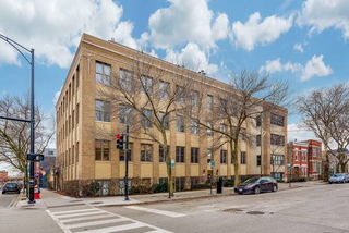 2001 W Wabansia Avenue Unit 202