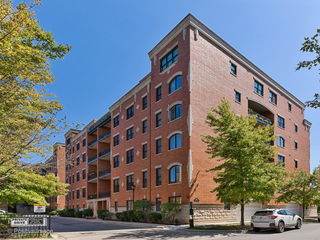 2801 N Oakley Avenue Unit 206