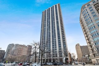 2500 N Lakeview Avenue Unit 1102B