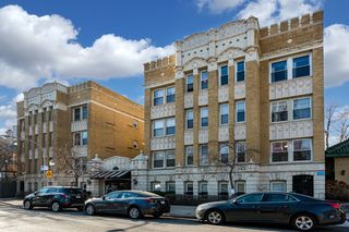 4240 N Clarendon Avenue Unit 200N