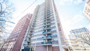 2740 N Pine Grove Avenue Unit 18E