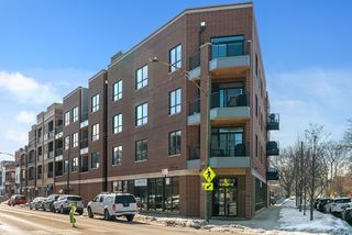 3047 N Oakley Avenue Unit 204