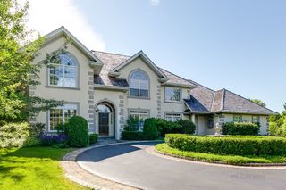 1040 Sir William Lane