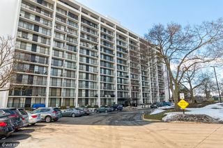 2015 S Finley Road Unit 1002