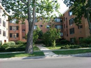 2700 W Lunt Avenue Unit 102