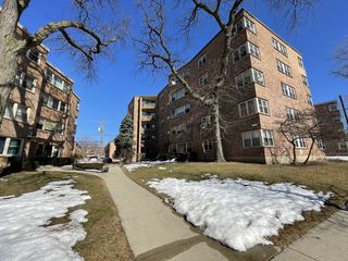 2142 W Rosemont Avenue Unit 1D