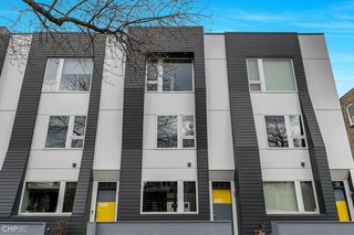 2631 N Hamlin Avenue