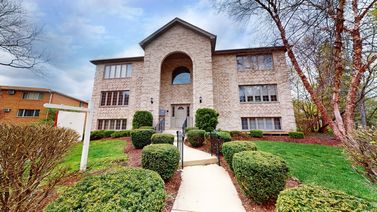 32 E Hattendorf Avenue Unit 1B