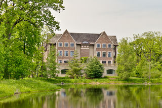 1800 Amberley Court Unit 208