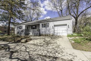 1221 Kenilworth Place