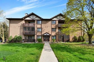 6015 Lakeside Place Unit 204