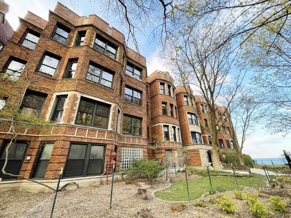 1200 W Sherwin Avenue Unit 1G Chicago, IL Condo Sold - Photo 1 of 27. Opens carousel modal