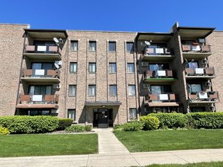 7945 S Oketo Avenue Unit 402