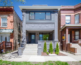 1516 E 69th Place