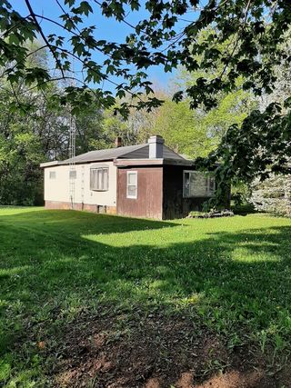 5 E Lions Street