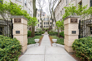 435 W Aldine Avenue Unit 17