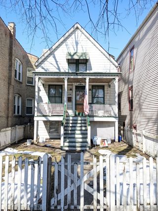 1826 W Farragut Avenue