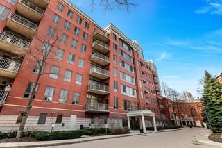 400 N Clinton Street Unit 305