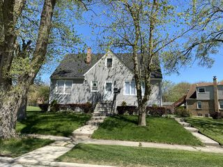 631 Carpenter Street