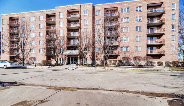 1476 Perry Street Unit 505 Des Plaines, IL Condo Sold - Photo 1 of 22. Opens carousel modal