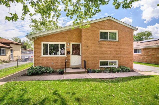 543 N Addison Road Villa Park, IL House Sold - Photo 1 of 24. Opens carousel modal