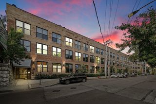 1760 W Wrightwood Avenue Unit 206