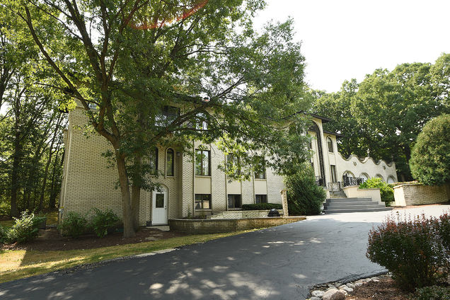 39 Ramsgate Drive Palos Park, IL House Sold - Photo 1 of 51. Opens carousel modal