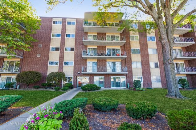 2900 Maple Avenue Unit 8E Downers Grove, IL Condo Sold - Photo 1 of 12. Opens carousel modal