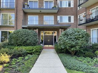 1290 N Western Avenue Unit 105