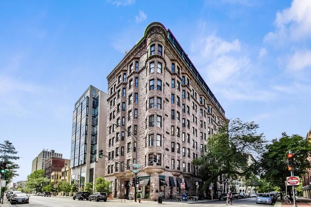 2800 N Pine Grove Avenue Unit 6A Chicago, IL Condo Sold - Photo 1 of 24. Opens carousel modal